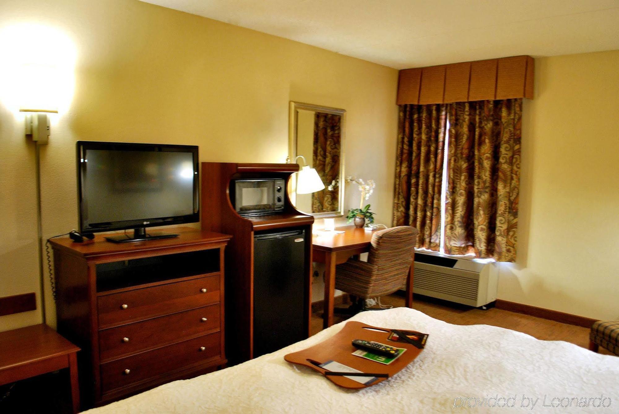 Hampton Inn Raleigh Capital Blvd North Phòng bức ảnh