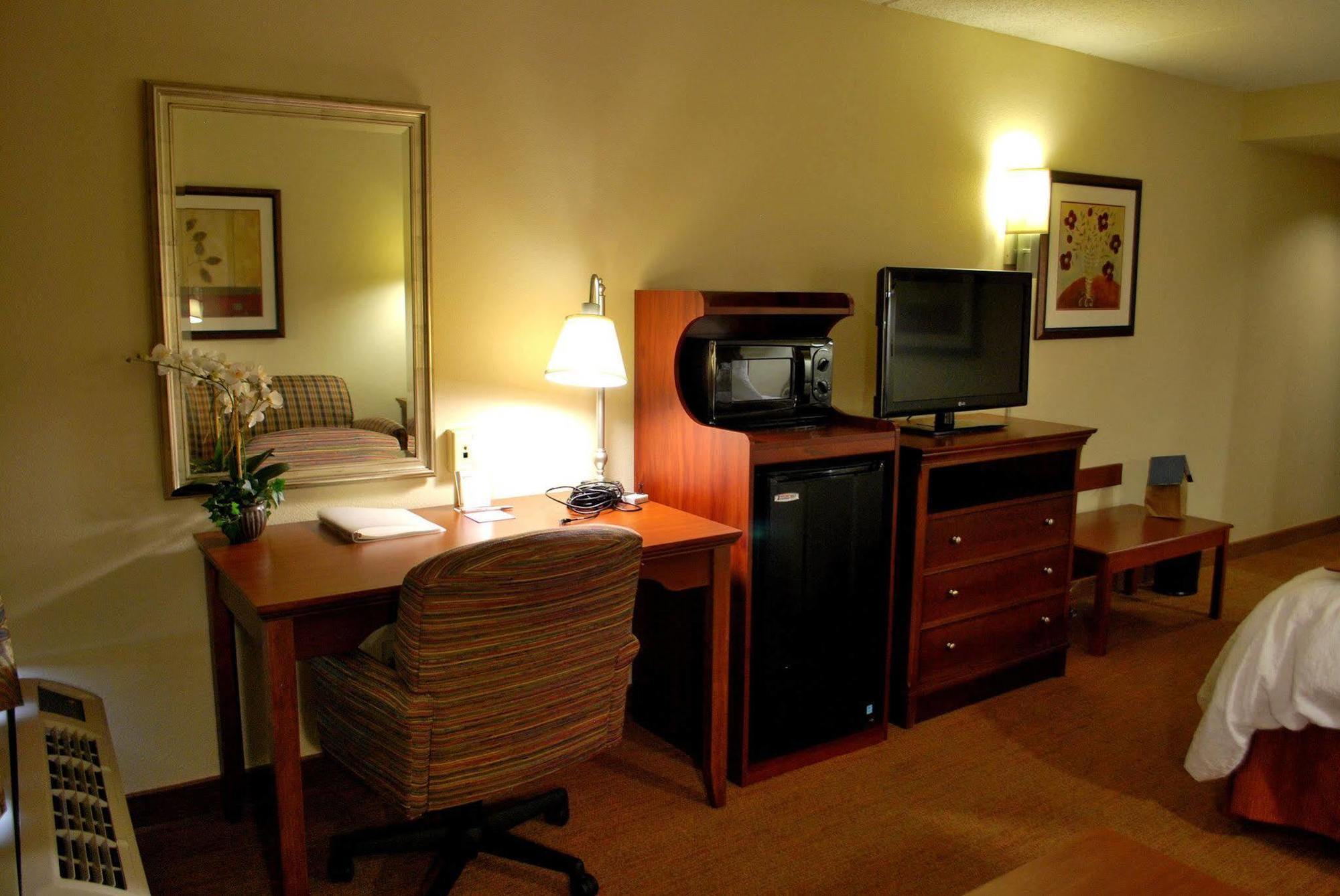 Hampton Inn Raleigh Capital Blvd North Phòng bức ảnh
