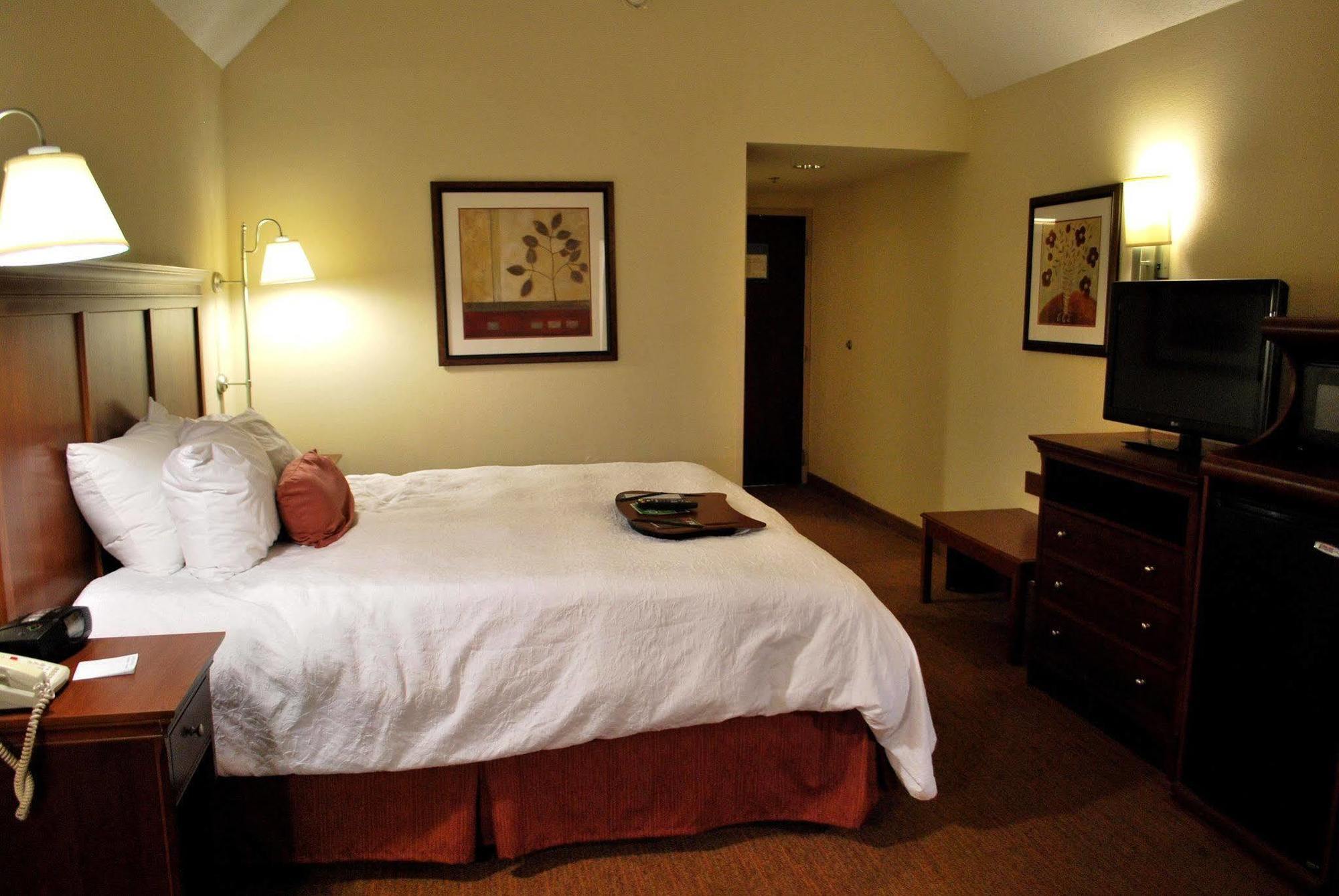 Hampton Inn Raleigh Capital Blvd North Phòng bức ảnh